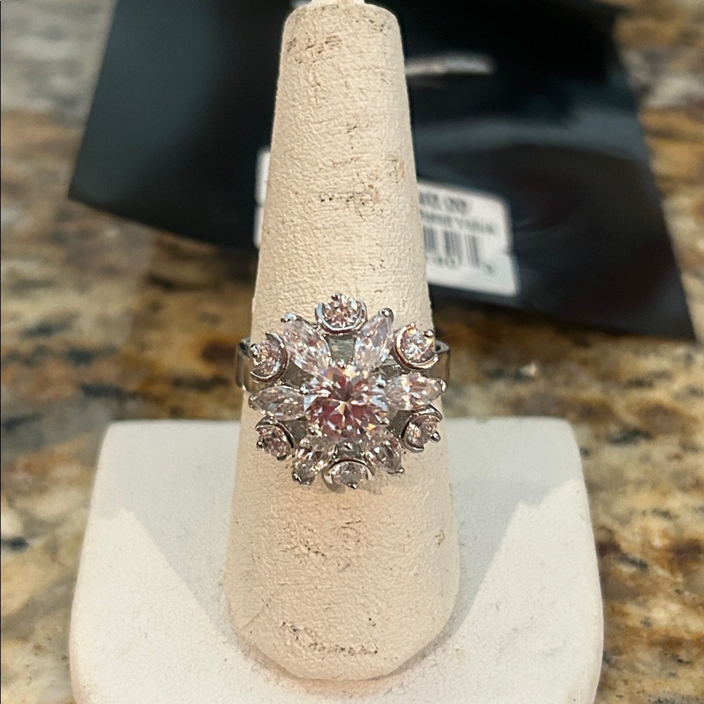 Elegant Silver Ring with Clear Gemstones